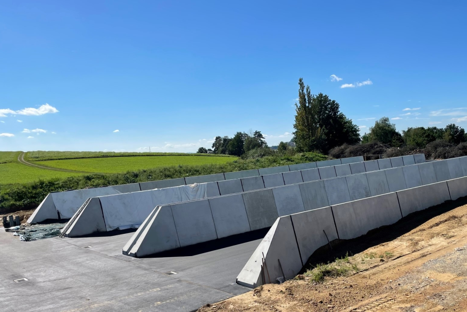 Uhrle Fahrsilowände für Asphaltboden